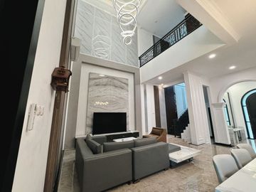 Dijual  Rumah Sektor 1A Gading Serpong Brand New Furnish Classic
