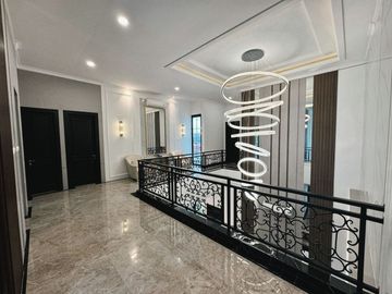 Dijual  Rumah Sektor 1A Gading Serpong Brand New Furnish Classic