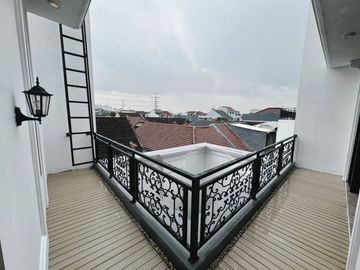 Dijual  Rumah Sektor 1A Gading Serpong Brand New Furnish Classic