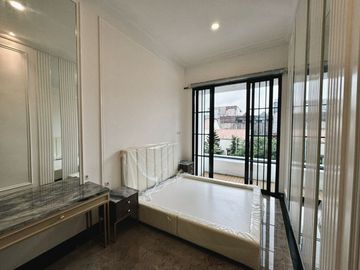 Dijual  Rumah Sektor 1A Gading Serpong Brand New Furnish Classic
