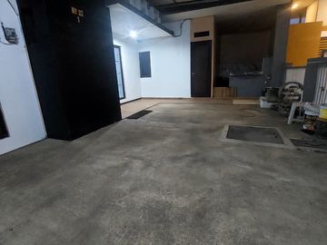Dijual/Disewakan Rumah 2 LT Full Renovasi di Harapan Indah 2 – Cocok untuk Mess Perusahaan