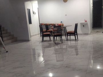Dijual/Disewakan Rumah 2 LT Full Renovasi di Harapan Indah 2 – Cocok untuk Mess Perusahaan
