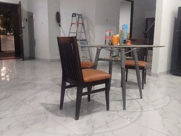 Dijual/Disewakan Rumah 2 LT Full Renovasi di Harapan Indah 2 – Cocok untuk Mess Perusahaan