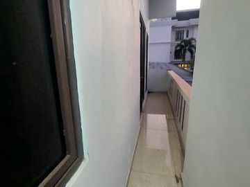 Dijual/Disewakan Rumah 2 LT Full Renovasi di Harapan Indah 2 – Cocok untuk Mess Perusahaan