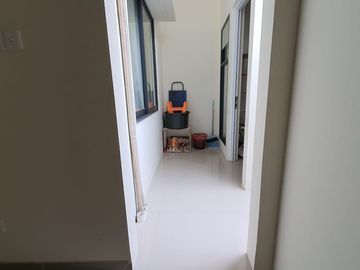 RUMAH FULL BANGUNAN BARONI GADING SERPONG SEMI FURNISHED
