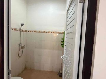 Rumah Non-Furniture dengan Sanggah di lantai 2