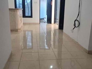 Rumah Non-Furniture dengan Sanggah di lantai 2