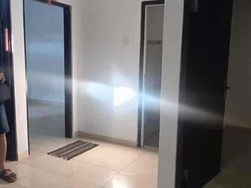 Rumah Non-Furniture dengan Sanggah di lantai 2