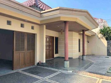 Disewakan Rumah Manyar Kertoadi