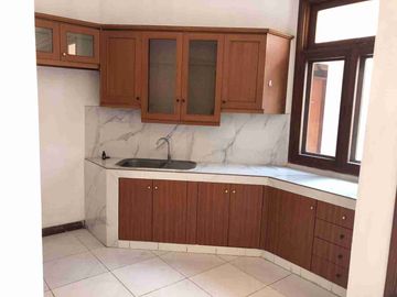 Disewakan Rumah Manyar Kertoadi