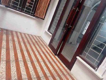 Di Jual Rumah 2 lantai Harapan Indah 1 bekasi