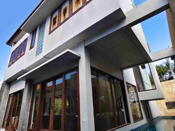Villa Tropis Aesthetic Di Sudamala Sanur Beachside