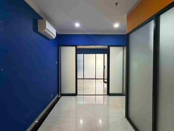 Disewakan Ruang Usaha Kantor office space bridal salon dan lain lain lokasi di apartemen gading mediterania residences

luas ruangan mulai dari 10 meter per ruangan sampai dengan ada yang 50 meter per ruangan. 

harga sewa start dari 30 juta / tahun 

unit dalam keadaan rapih sudah diberikan AC di setiap ruangan . 

untuk parkir motor seharga 40.000 per bulan 

untuk parkir mobil seharga 125.000 per bulan

 info lebih lanjut hubungi saya