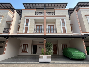 Hunian Modern 2 Lantai Rooftop di Kramat Jati Tol Cawang