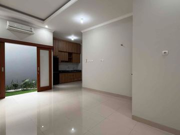 Hunian Modern 2 Lantai Rooftop di Kramat Jati Tol Cawang
