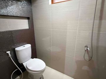 Hunian Modern 2 Lantai Rooftop di Kramat Jati Tol Cawang