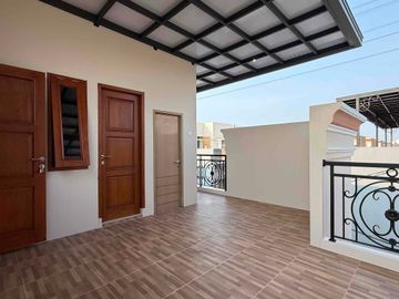 Hunian Modern 2 Lantai Rooftop di Kramat Jati Tol Cawang
