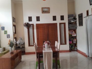 DIJUAL RUMAH CANTIK 2 LANTAI LINGKUNGAN ASRI DI LENGKONG GUDANG TIMUR (GL123)