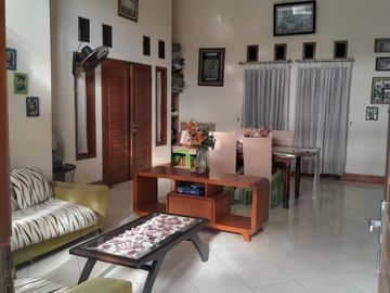 DIJUAL RUMAH CANTIK 2 LANTAI LINGKUNGAN ASRI DI LENGKONG GUDANG TIMUR (GL123)