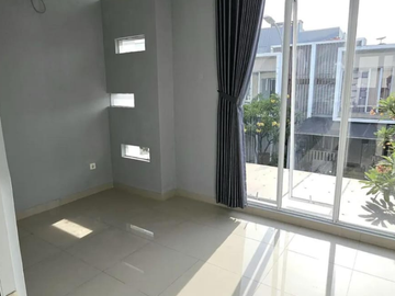Disewakan Rumah SHM 2 Lantai Cluster Yarra JGC - Gress Habis Renovasi