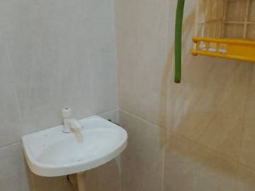Di sewakan rumah kosan 3 pintu, dalam komplek pondok Pekayon indah, galaxi bekasi