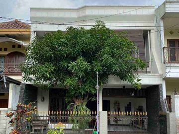 rumah murah 2 lt selangkah ke jalan raya sulfat kondisi bagus siap huni. hanya 20 m dari jalan raya