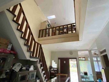 rumah murah 2 lt selangkah ke jalan raya sulfat kondisi bagus siap huni. hanya 20 m dari jalan raya