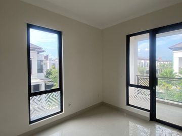 Rumah Hoek 2 Lantai di Podomoro Park Cluster Amagriya Dwi