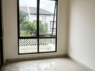 Rumah Hoek 2 Lantai di Podomoro Park Cluster Amagriya Dwi