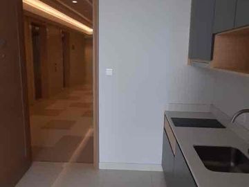 Disewakan Apartement Semi Furnished Lantai Tinggi Tower D Di Taman Anggrek Residence - Jakarta Barat.