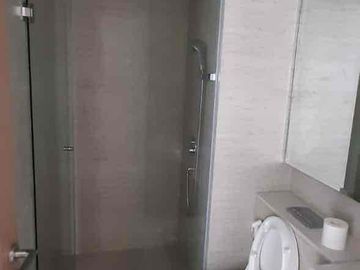 Disewakan Apartement Semi Furnished Lantai Tinggi Tower D Di Taman Anggrek Residence - Jakarta Barat.