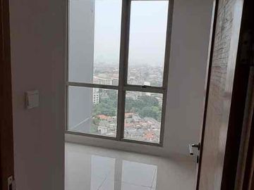 Disewakan Apartement Semi Furnished Lantai Tinggi Tower D Di Taman Anggrek Residence - Jakarta Barat.