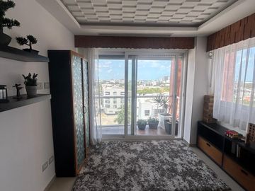 ¡INCREÍBLE PENTHOUSE CON ROOF TOP, JACUZZI Y PANELES SOLARES COMPLETAMENTE EQUIPADO!