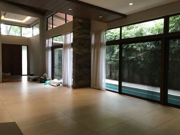 For Lease! 3 Bedrooms + 5 Toilet and Bath at Dasmariñas Village, Makati