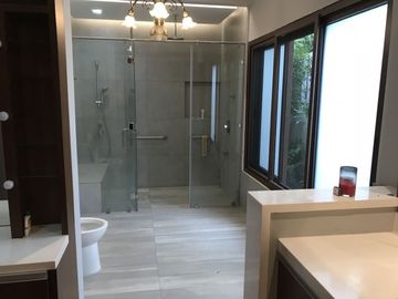 For Lease! 3 Bedrooms + 5 Toilet and Bath at Dasmariñas Village, Makati