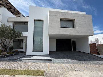 CASA EN VENTA SEGUNDA SECCION LOMAS DE ANGELOPOLIS PARQUE CAIRO HERMOSA