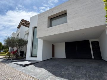 CASA EN VENTA SEGUNDA SECCION LOMAS DE ANGELOPOLIS PARQUE CAIRO HERMOSA