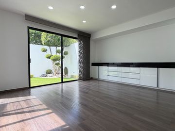 CASA EN VENTA SEGUNDA SECCION LOMAS DE ANGELOPOLIS PARQUE CAIRO HERMOSA