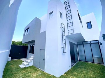 Casa Nueva en Venta en Bosque Real de Santa Anita, Tlajomulco.