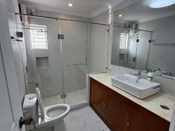 For Lease! 5 Bedrooms + 4 Toilet and Bath at Dasmariñas Village, Makati