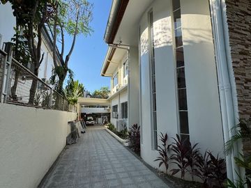 For Lease! 5 Bedrooms + 4 Toilet and Bath at Dasmariñas Village, Makati