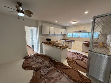 For Lease! 5 Bedrooms + 4 Toilet and Bath at Dasmariñas Village, Makati