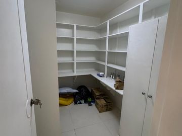 For Lease! 5 Bedrooms + 4 Toilet and Bath at Dasmariñas Village, Makati