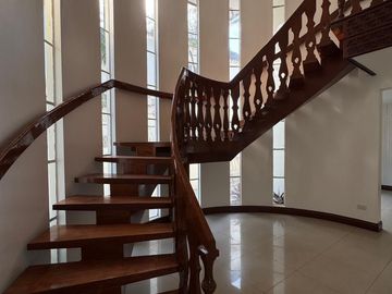 For Lease! 5 Bedrooms + 4 Toilet and Bath at Dasmariñas Village, Makati