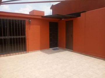 ESTUPENDA CASA DE UN SOLO PISO EN LA FLORIDA
