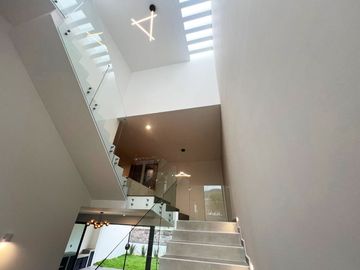 Casa nueva en venta Álamos Tres Marías, Morelia, Arquitectura Moderna, Fracc. exclusivo con alberca