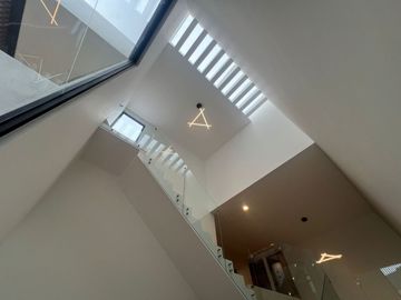 Casa nueva en venta Álamos Tres Marías, Morelia, Arquitectura Moderna, Fracc. exclusivo con alberca