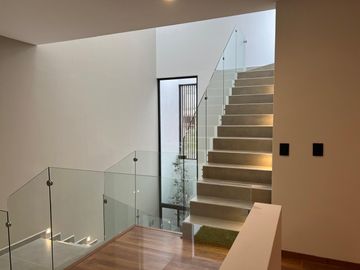 Casa nueva en venta Álamos Tres Marías, Morelia, Arquitectura Moderna, Fracc. exclusivo con alberca