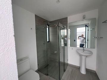 Casa nueva en venta Álamos Tres Marías, Morelia, Arquitectura Moderna, Fracc. exclusivo con alberca