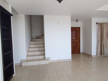 OPORTUNIDAD RESIDENCIAL SAN MARINO CASA DE TRES RECAMARAS